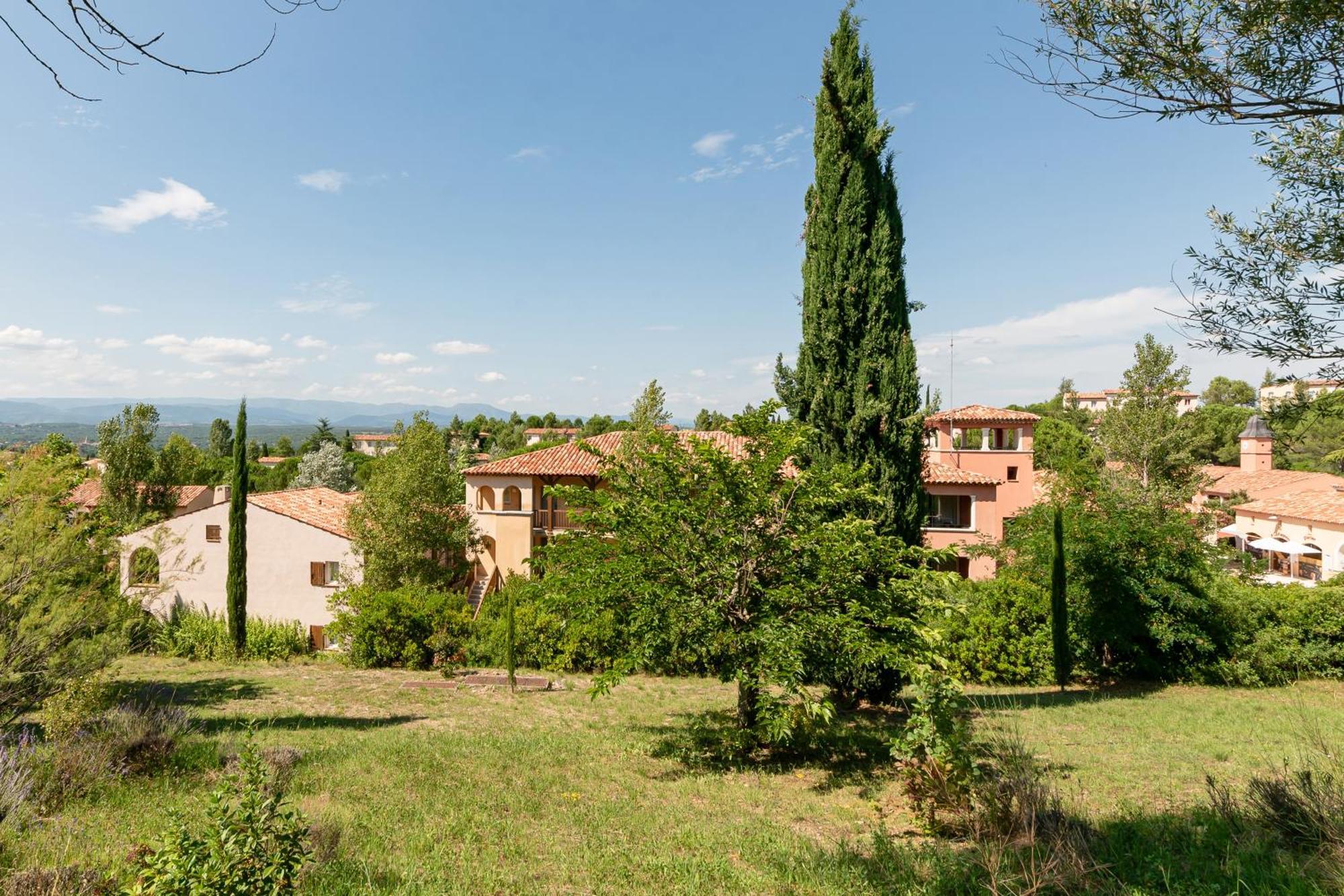 Village Pierre & Vacances Le Rouret Grospierres Bagian luar foto