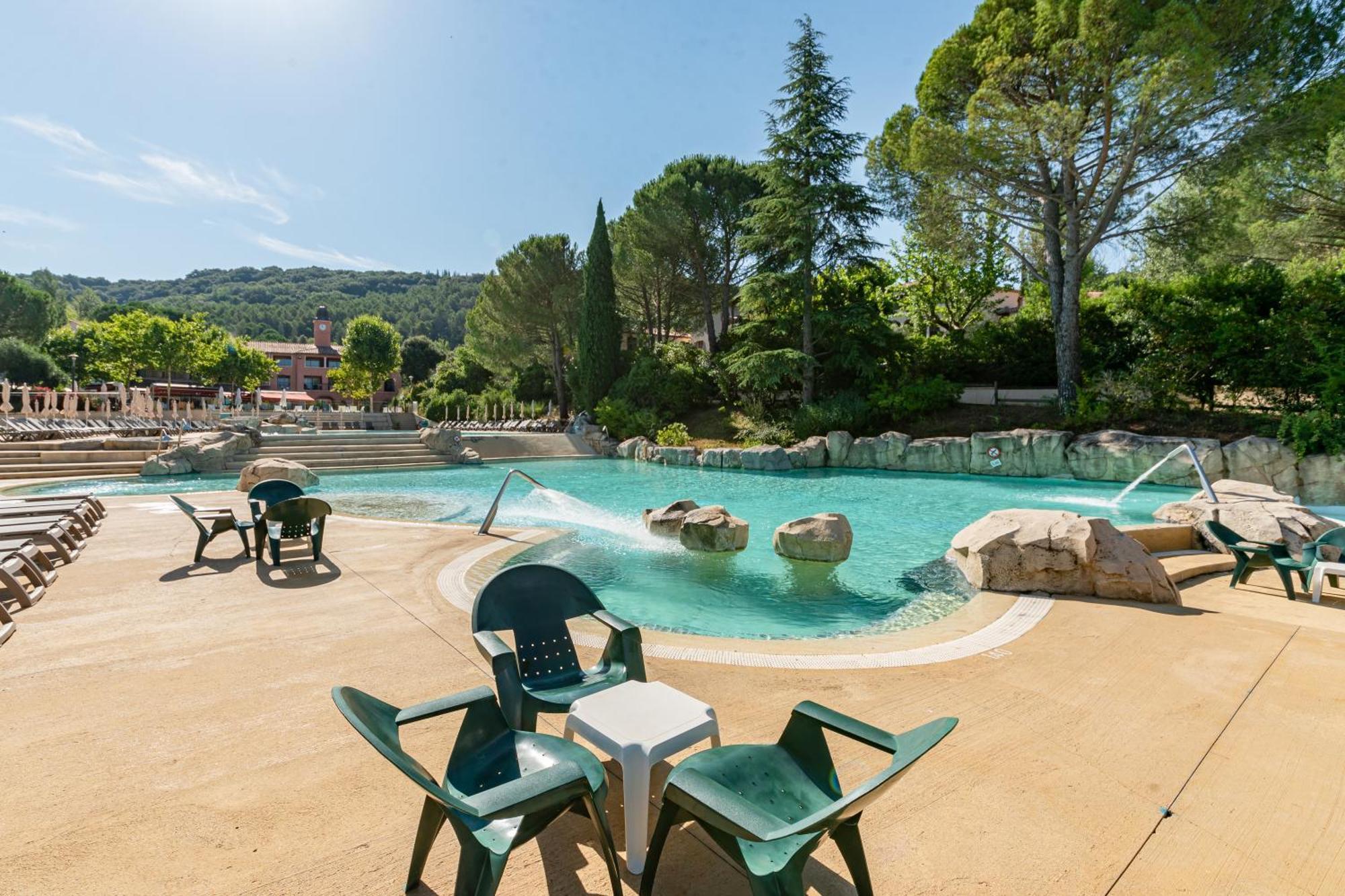 Village Pierre & Vacances Le Rouret Grospierres Bagian luar foto