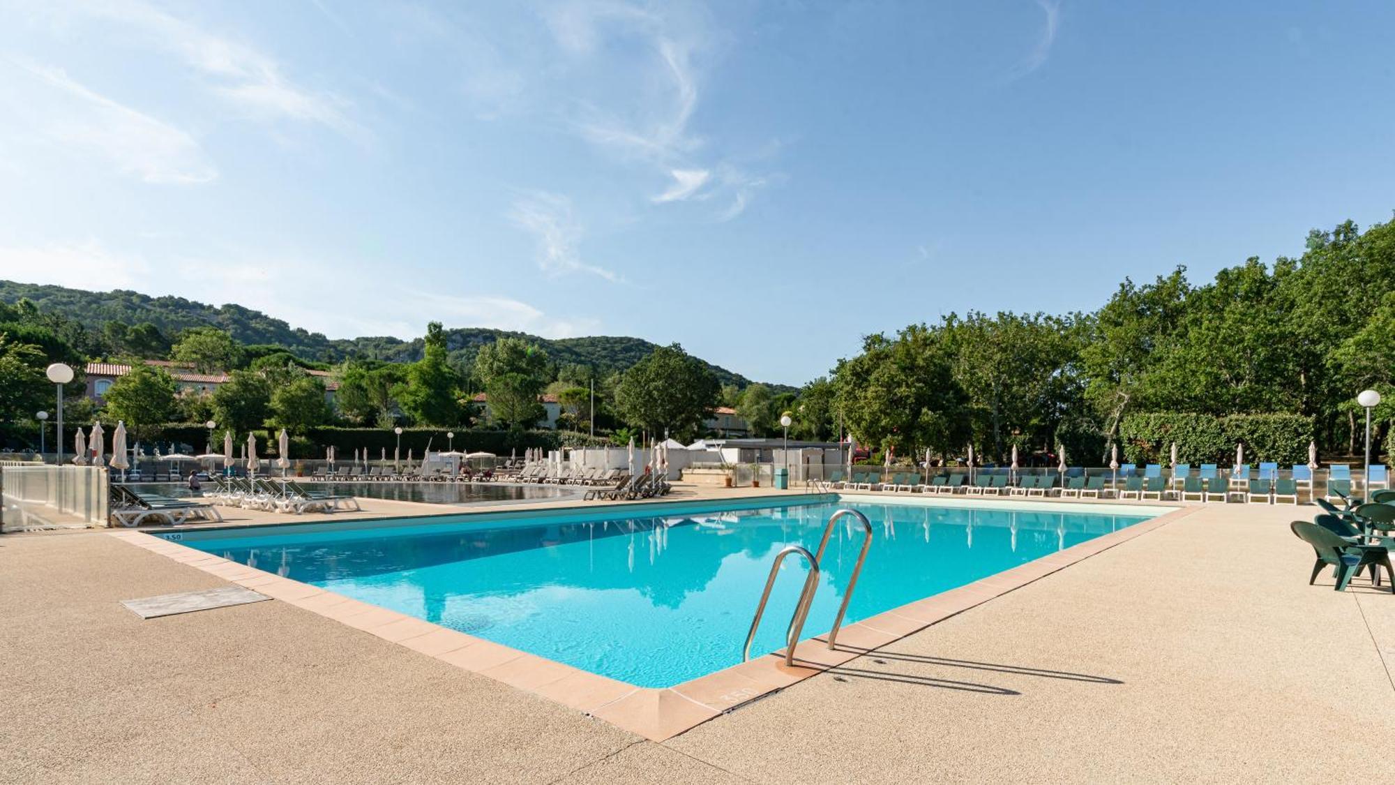 Village Pierre & Vacances Le Rouret Grospierres Bagian luar foto
